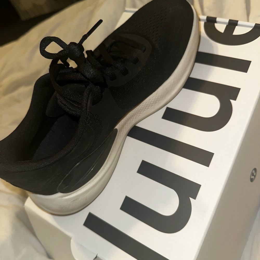 Lululemon Women’s Beyondfeel Running Shoe (Like New - Used.)
